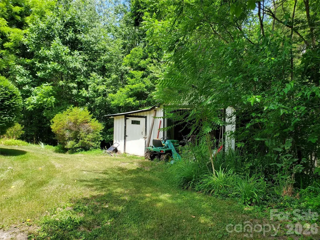 886 Hanging Rock Road Spruce Pine NC 28777