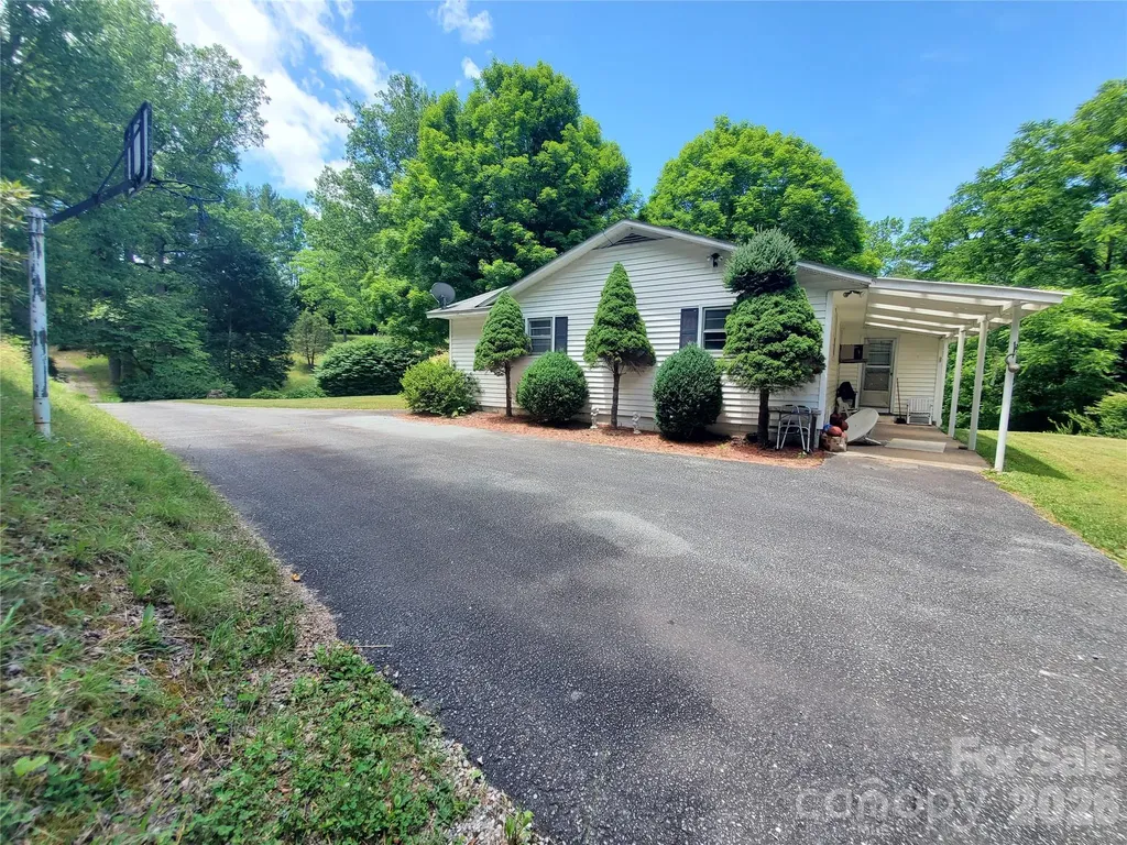 886 Hanging Rock Road Spruce Pine NC 28777