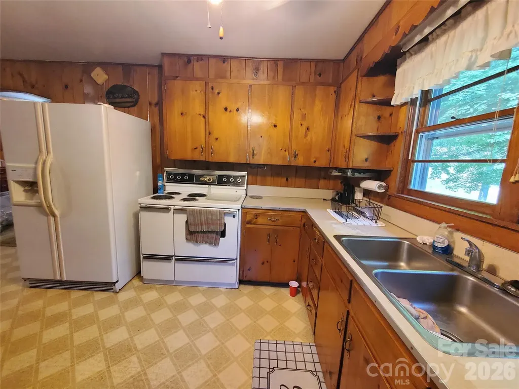886 Hanging Rock Road Spruce Pine NC 28777