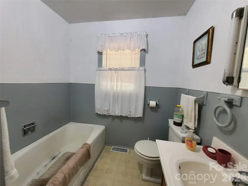 886 Hanging Rock Road Spruce Pine NC 28777