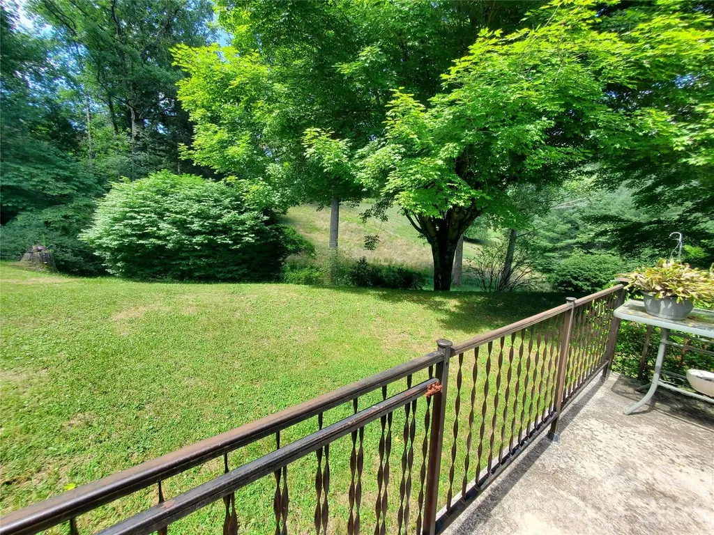 886 Hanging Rock Road Spruce Pine NC 28777