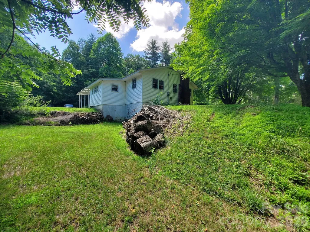886 Hanging Rock Road Spruce Pine NC 28777