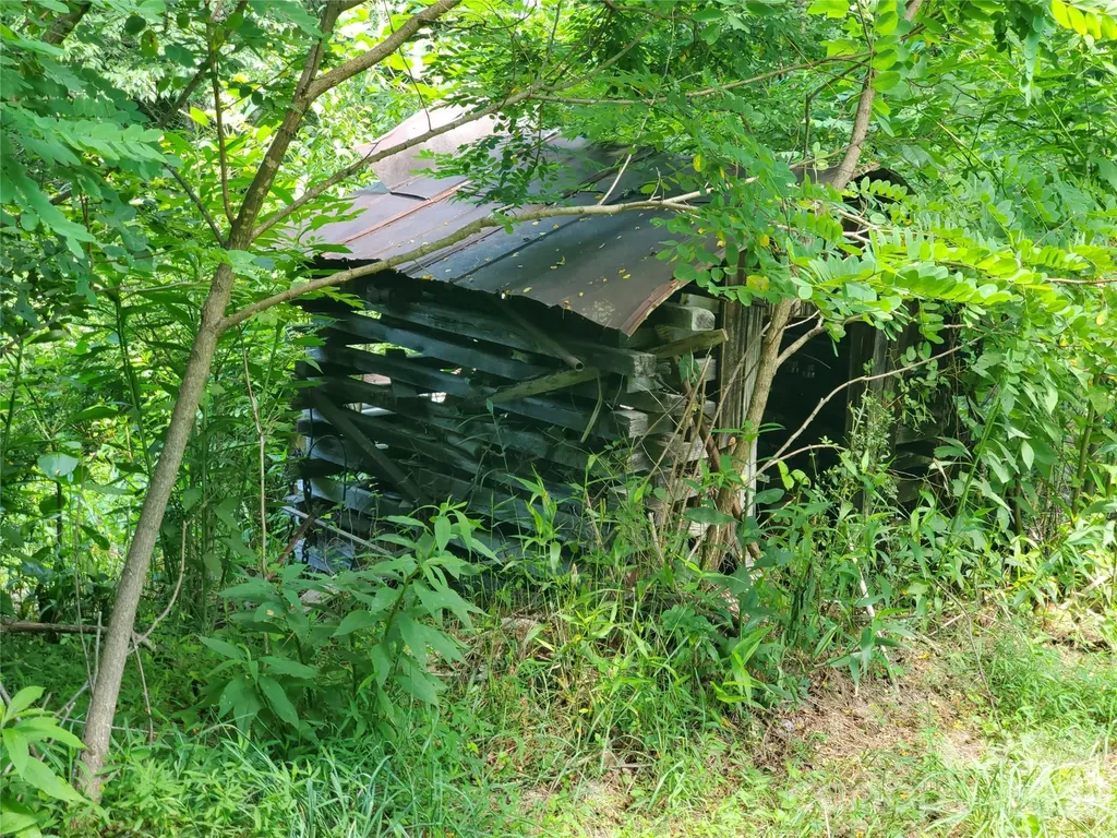 886 Hanging Rock Road Spruce Pine NC 28777
