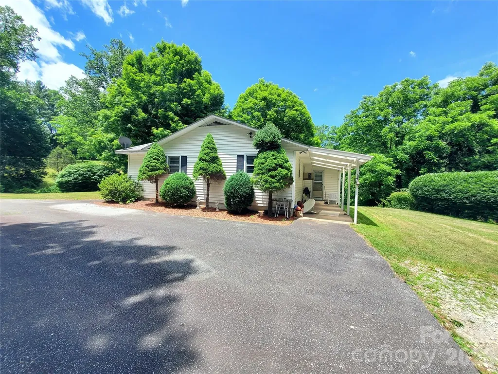 886 Hanging Rock Road Spruce Pine NC 28777