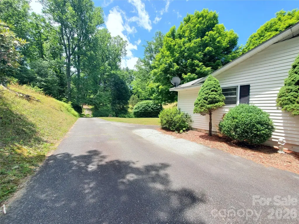 886 Hanging Rock Road Spruce Pine NC 28777