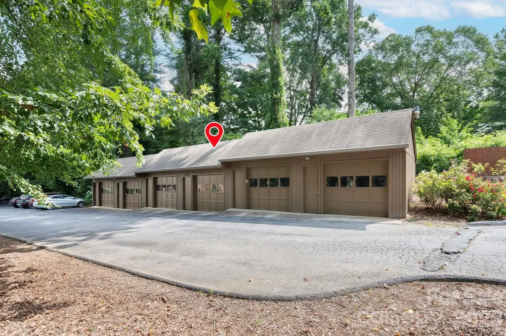 9 Ravencroft Lane Asheville NC 28803