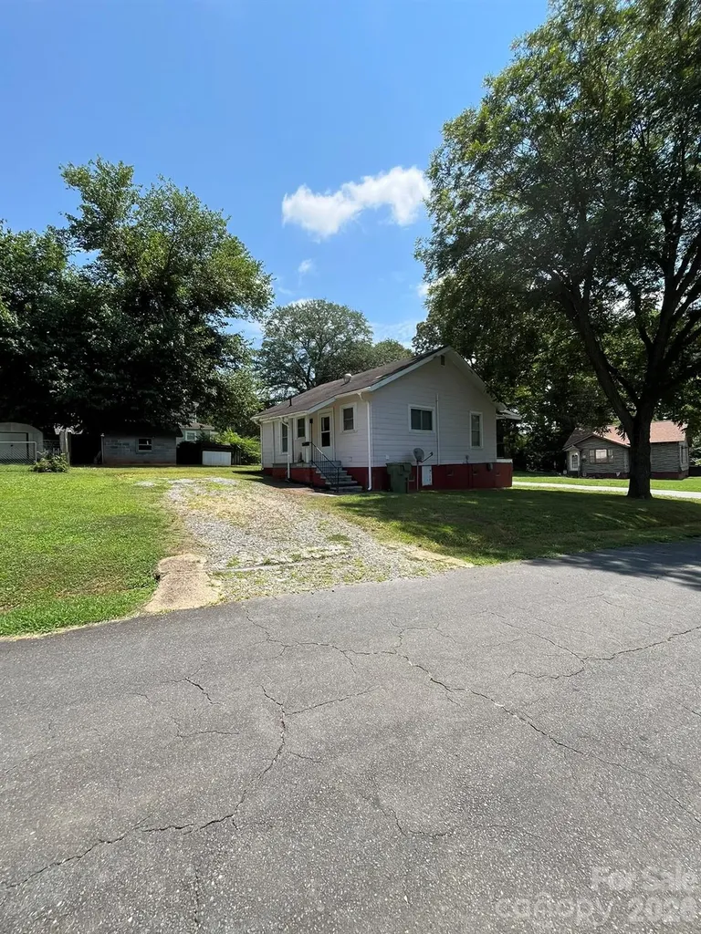 208 Bell Street Mount Holly NC 28120
