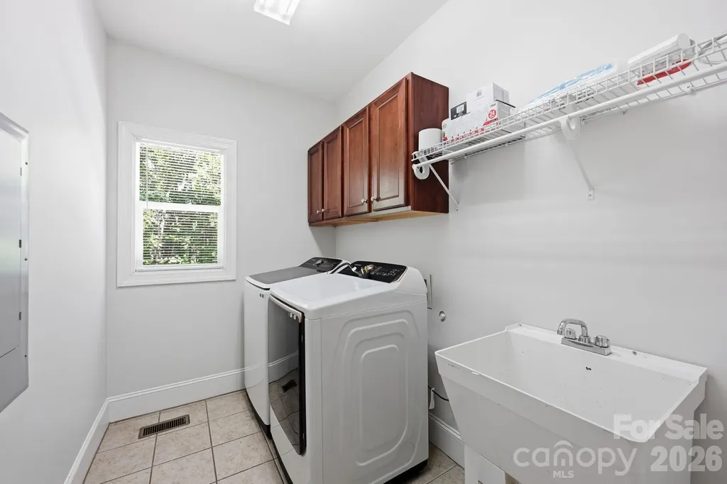 202 Indian Trail Mooresville NC 28117