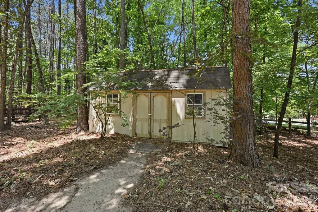 202 Indian Trail Mooresville NC 28117