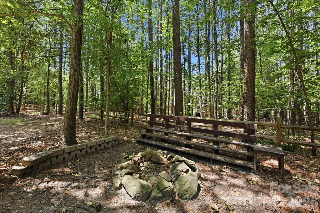202 Indian Trail Mooresville NC 28117