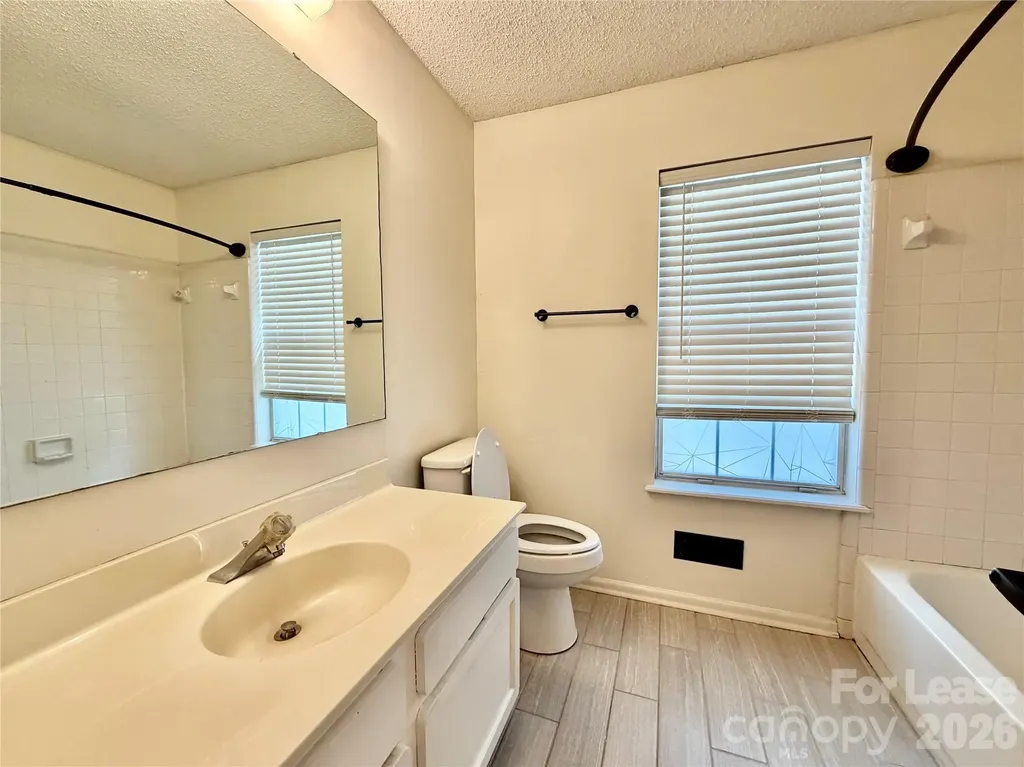 11809 Lansbury Court Charlotte NC 28226