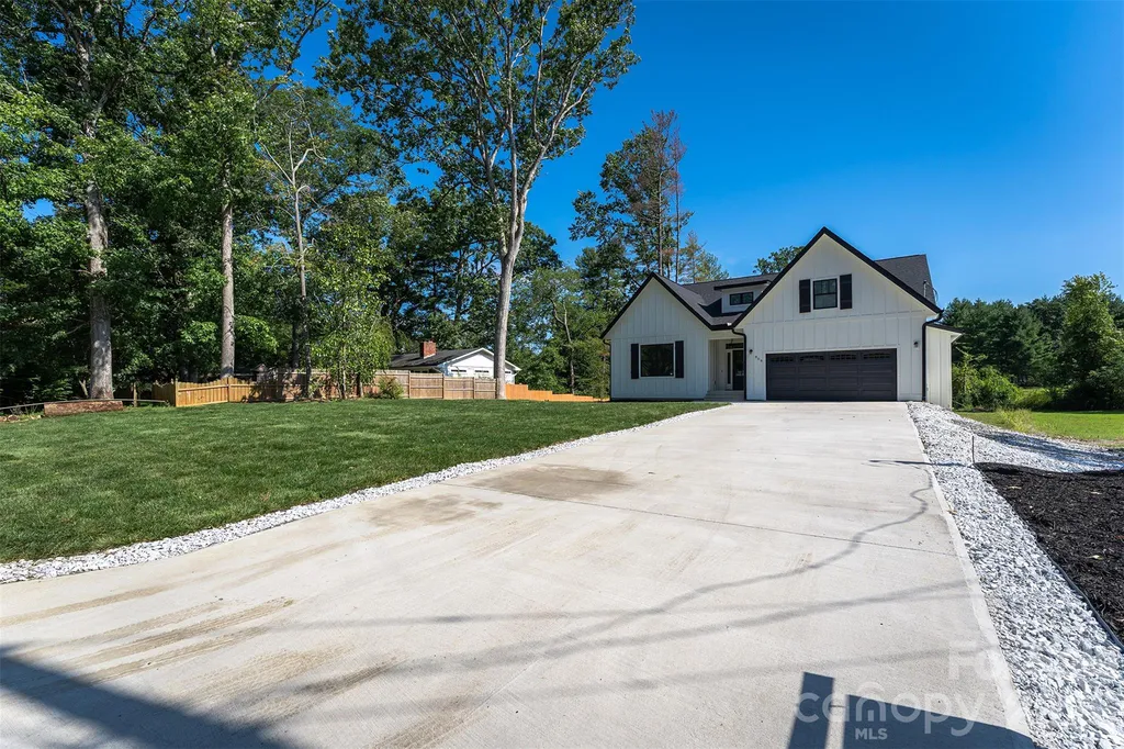 808 Maybank Drive Hendersonville NC 28739