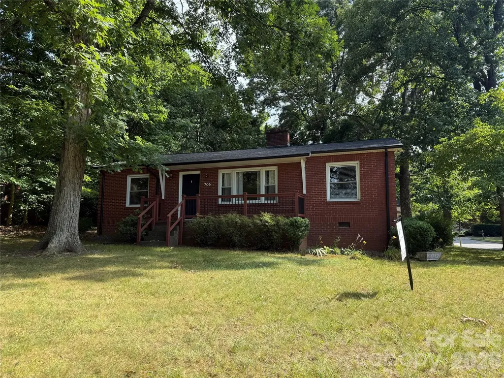 706 12th Avenue NE Hickory NC 28601