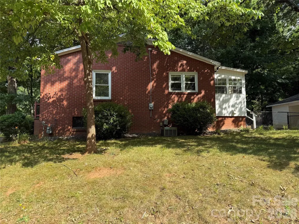 706 12th Avenue NE Hickory NC 28601
