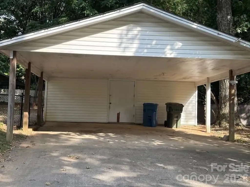 706 12th Avenue NE Hickory NC 28601