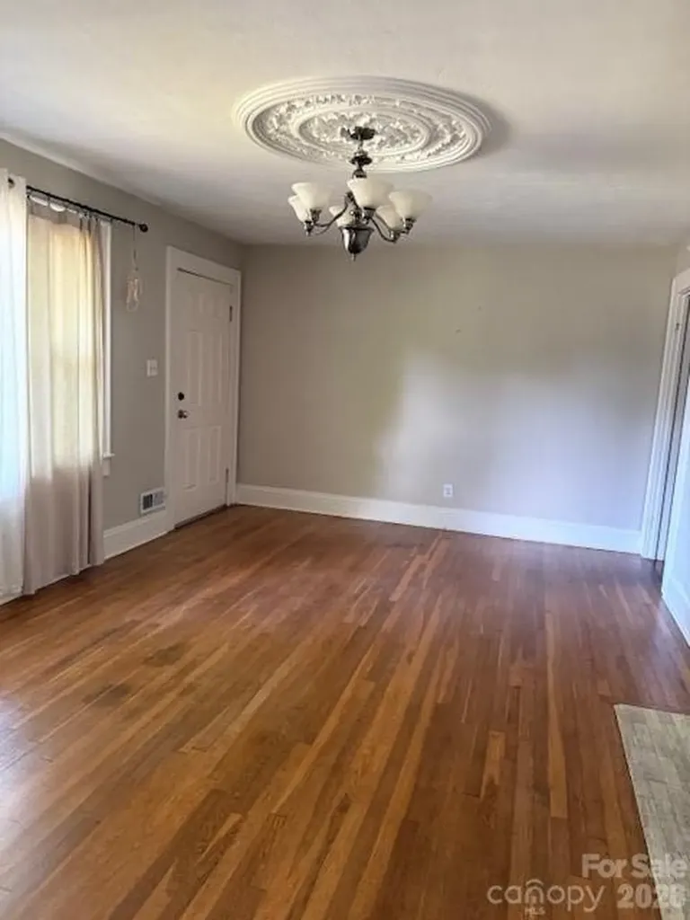 706 12th Avenue NE Hickory NC 28601