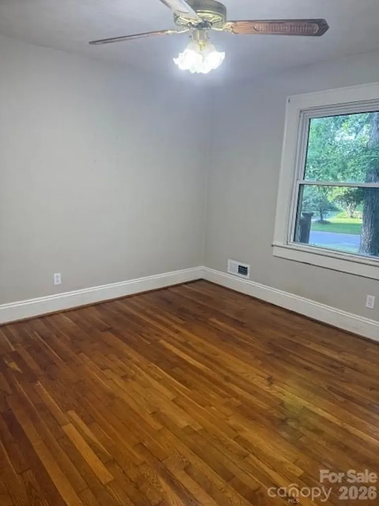 706 12th Avenue NE Hickory NC 28601