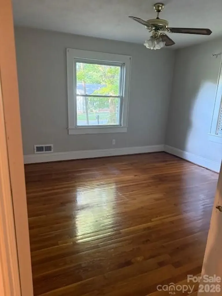 706 12th Avenue NE Hickory NC 28601