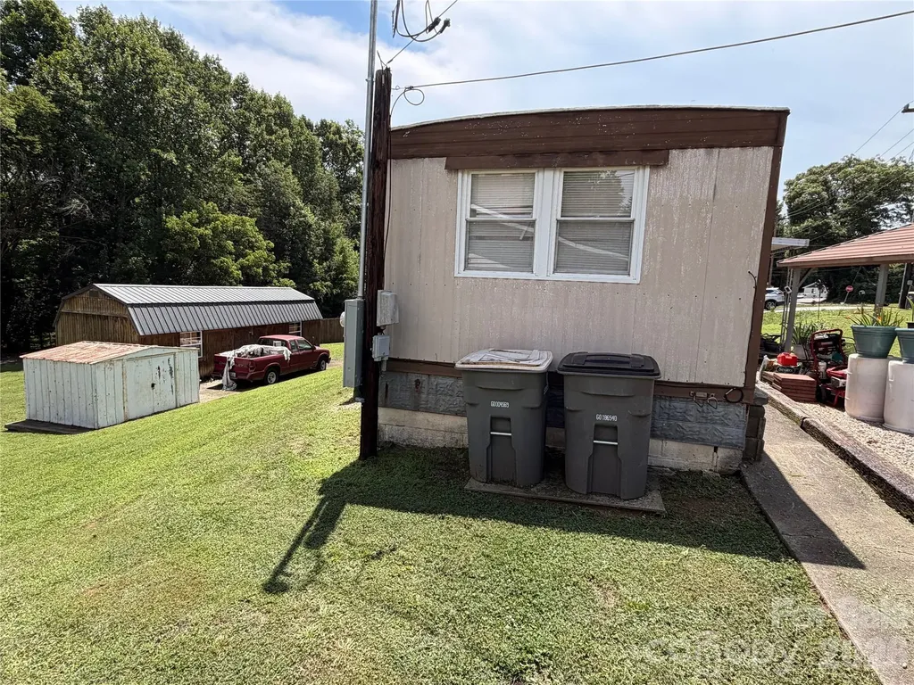 806 Oval Street Kannapolis NC 28081