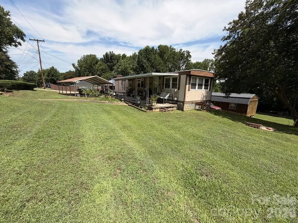 806 Oval Street Kannapolis NC 28081