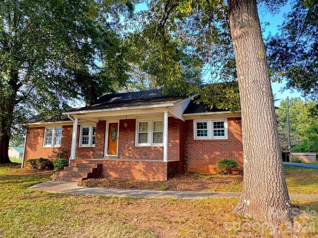 636 Nc 16 Highway N Taylorsville NC 28681