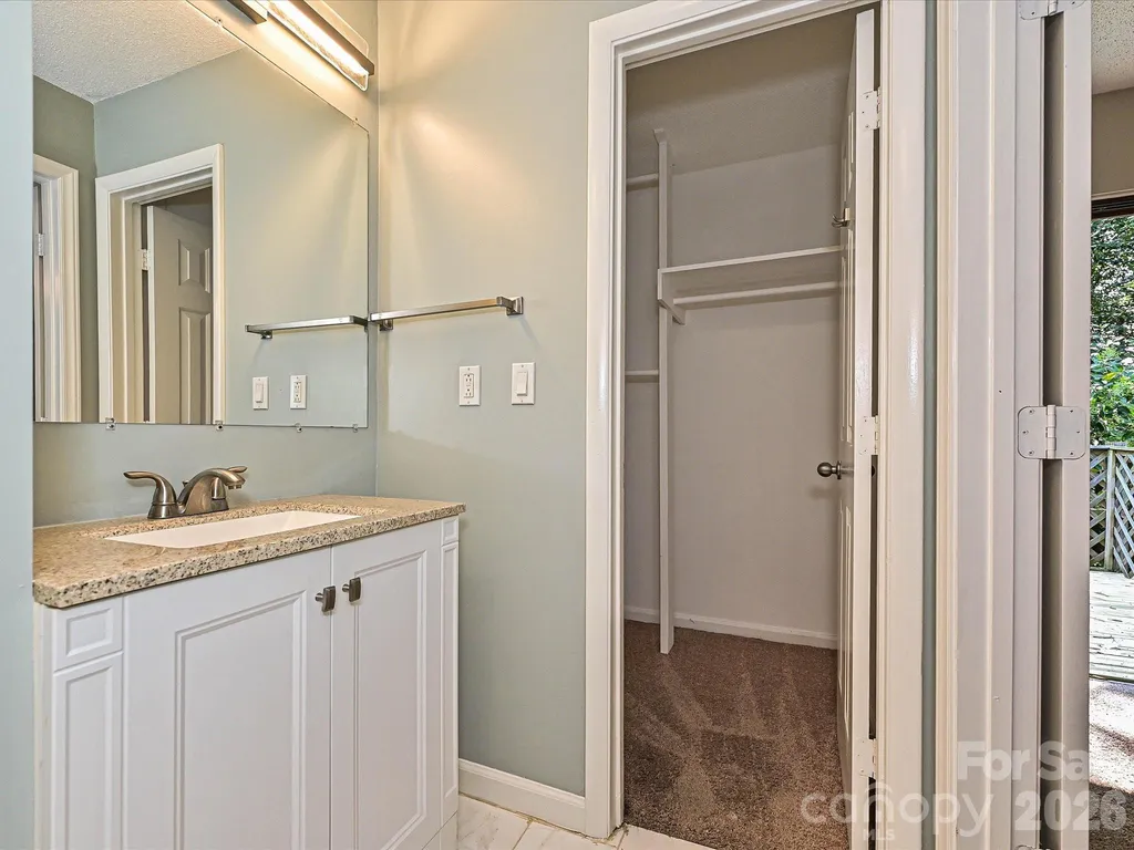 9111 Sharonbrook Drive Charlotte NC 28210