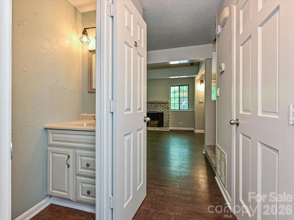 9111 Sharonbrook Drive Charlotte NC 28210