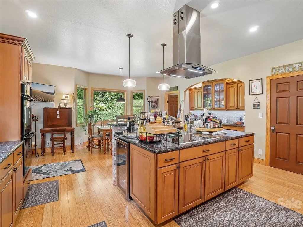 300 Pinnacle Peak Lane Flat Rock NC 28731