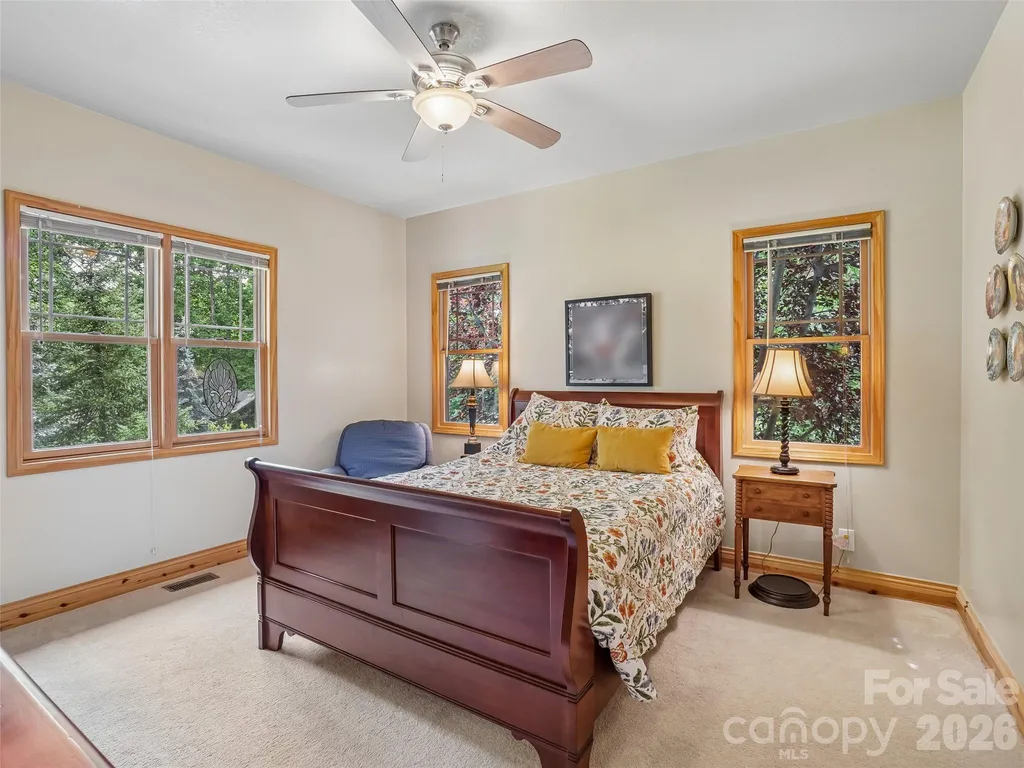 300 Pinnacle Peak Lane Flat Rock NC 28731