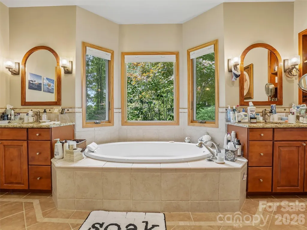 300 Pinnacle Peak Lane Flat Rock NC 28731