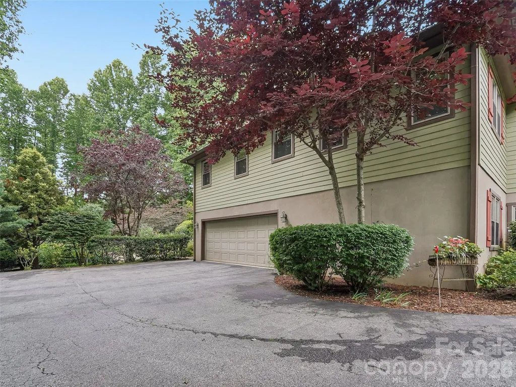 300 Pinnacle Peak Lane Flat Rock NC 28731