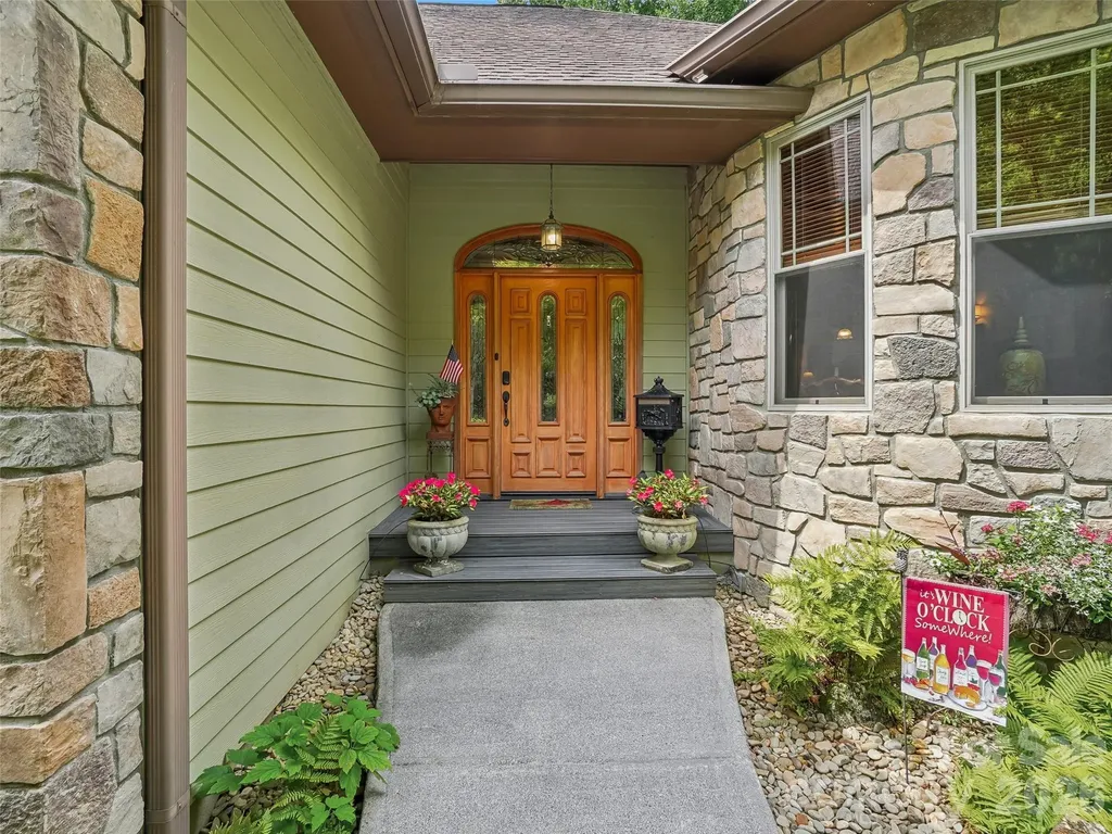 300 Pinnacle Peak Lane Flat Rock NC 28731