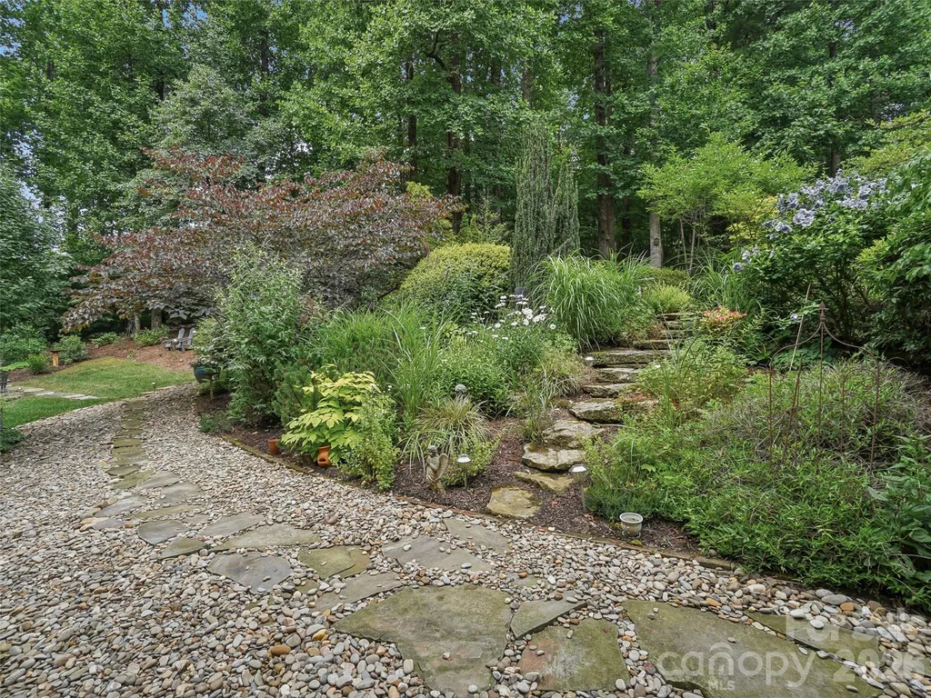 300 Pinnacle Peak Lane Flat Rock NC 28731