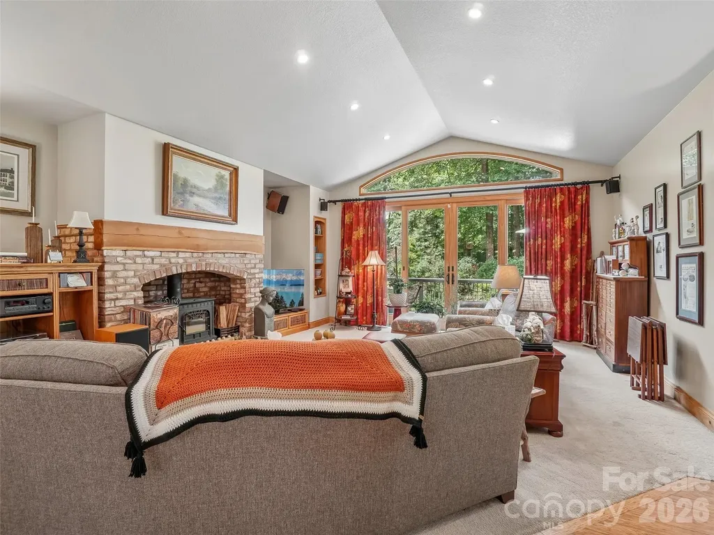 300 Pinnacle Peak Lane Flat Rock NC 28731