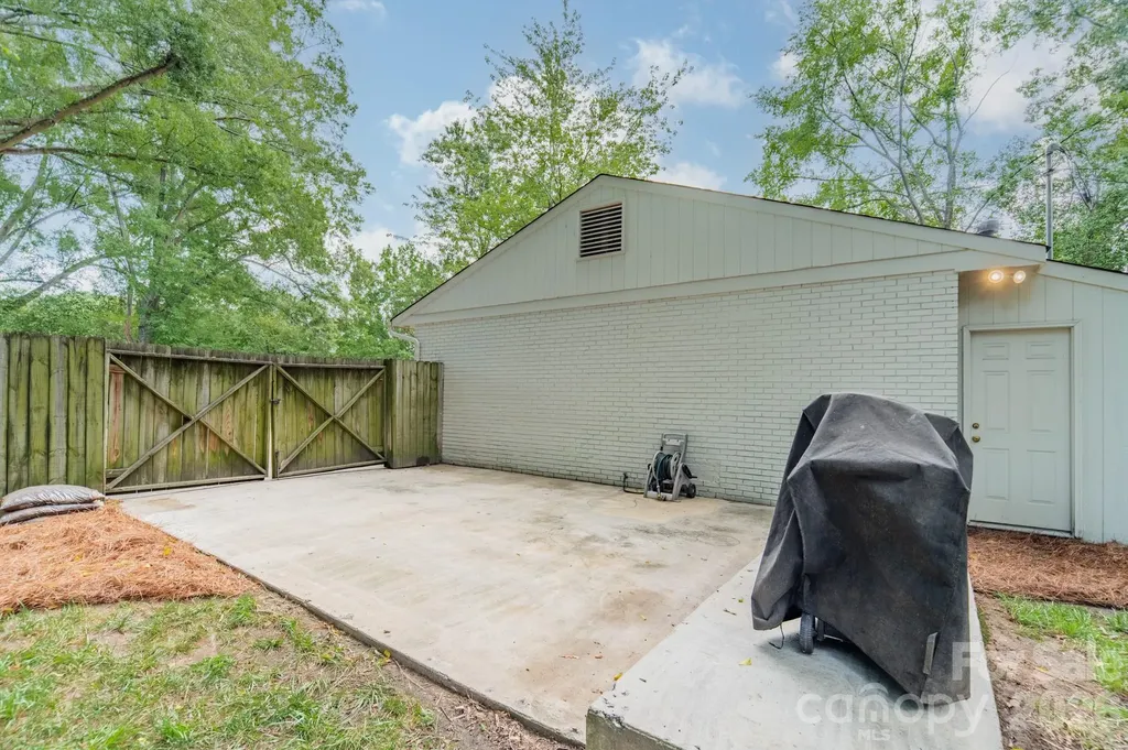 4865 Oglethorpe Place Charlotte NC 28209