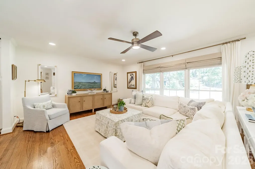 4865 Oglethorpe Place Charlotte NC 28209