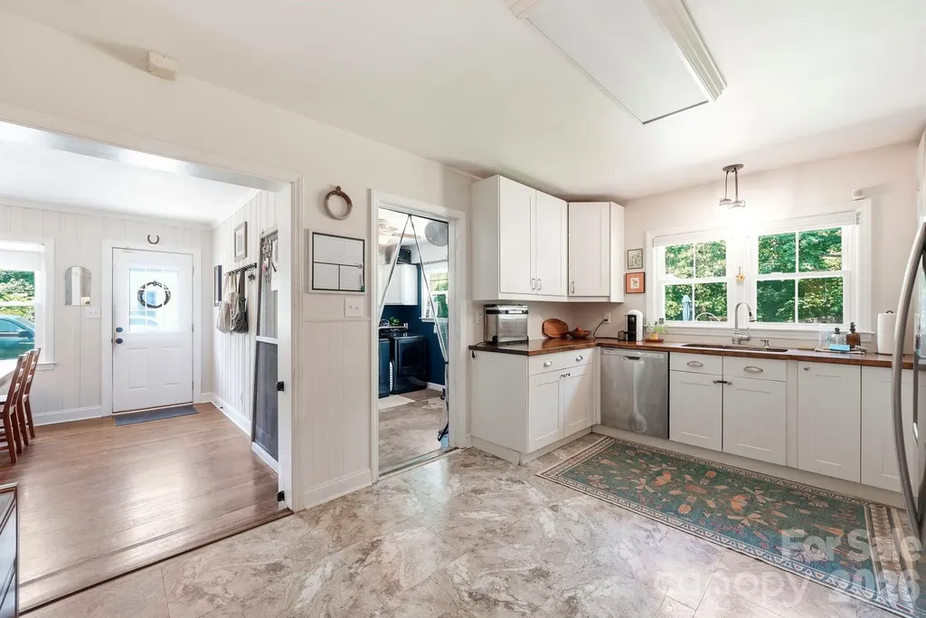 6409 Woodland Circle Charlotte NC 28216