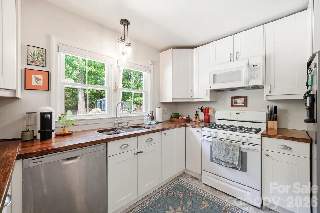 6409 Woodland Circle Charlotte NC 28216