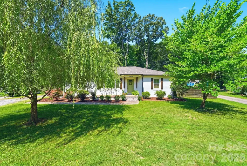 6409 Woodland Circle Charlotte NC 28216
