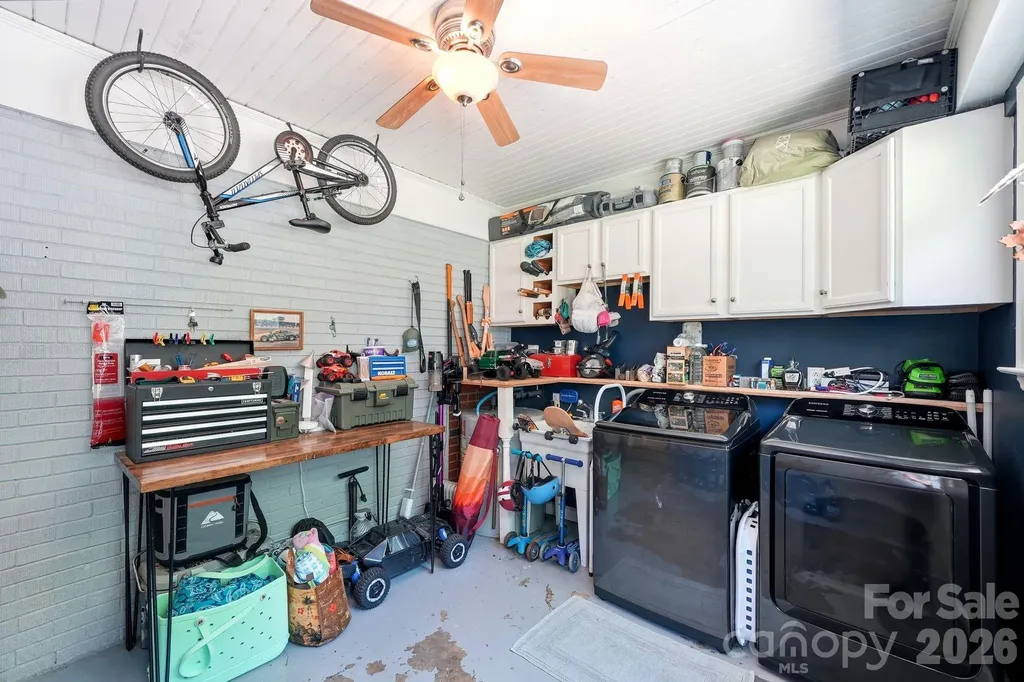 6409 Woodland Circle Charlotte NC 28216