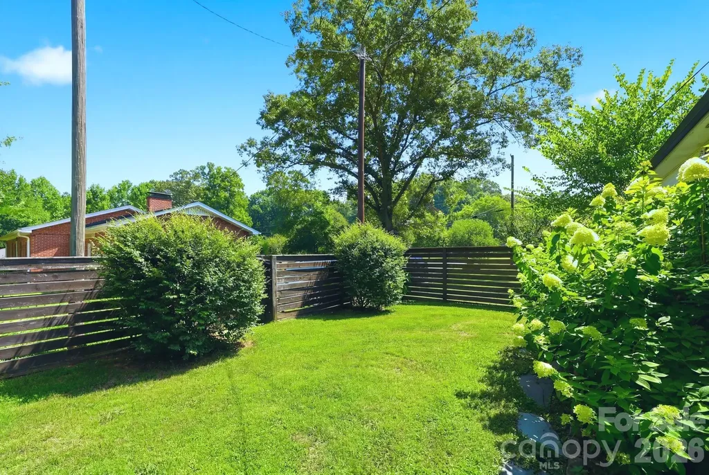 6409 Woodland Circle Charlotte NC 28216