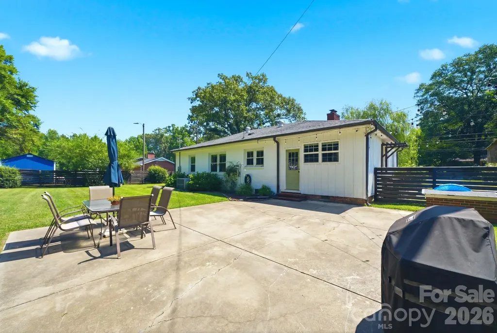 6409 Woodland Circle Charlotte NC 28216
