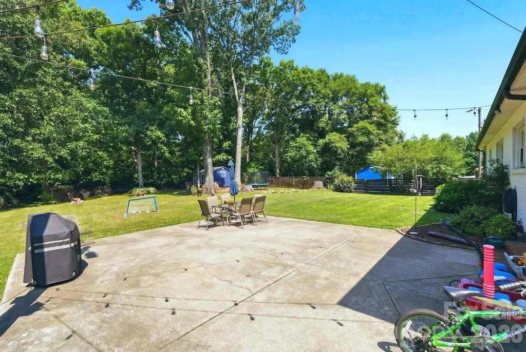 6409 Woodland Circle Charlotte NC 28216
