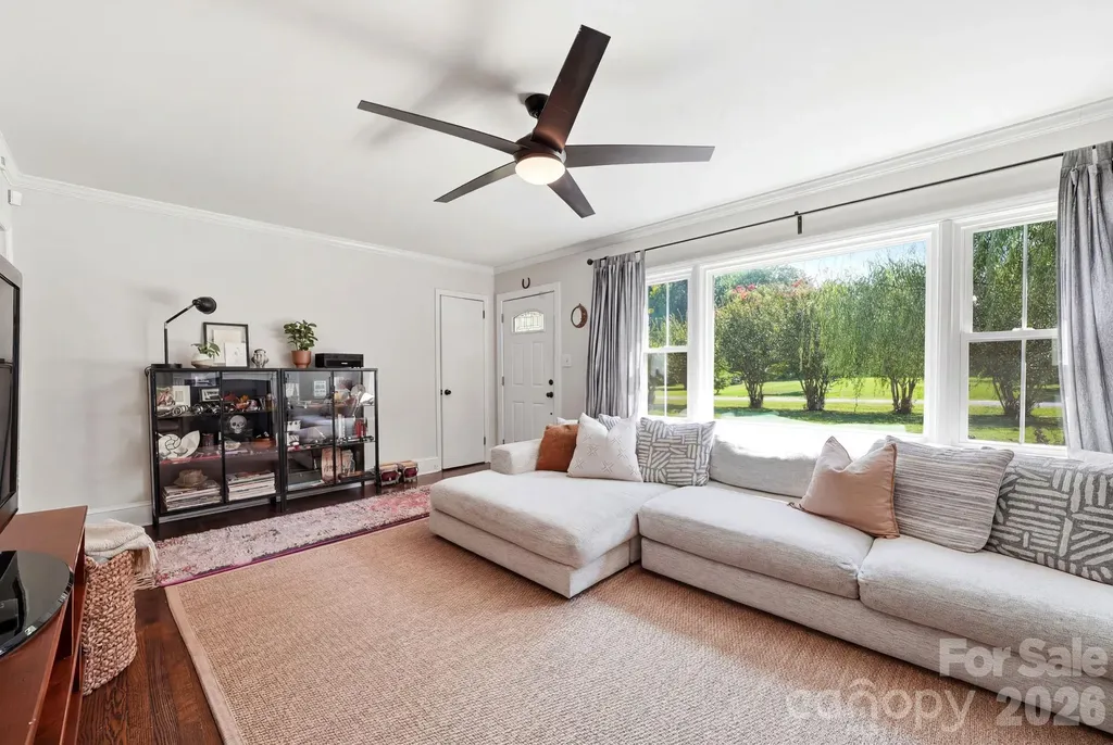 6409 Woodland Circle Charlotte NC 28216
