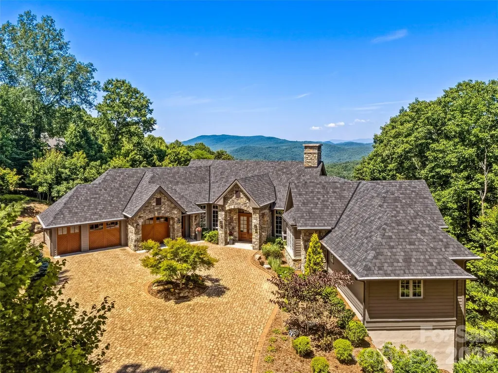 504 Hagen Drive Hendersonville NC 28739