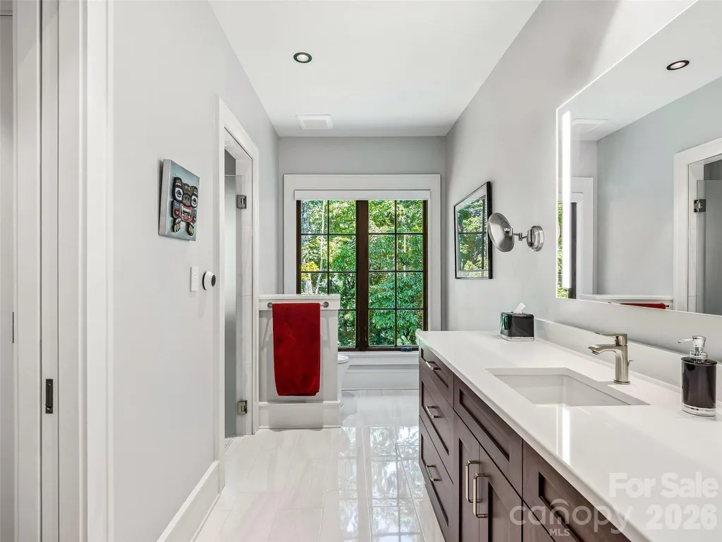 504 Hagen Drive Hendersonville NC 28739