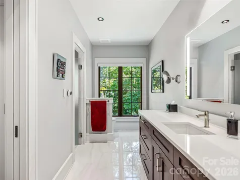 504 Hagen Drive Hendersonville NC 28739