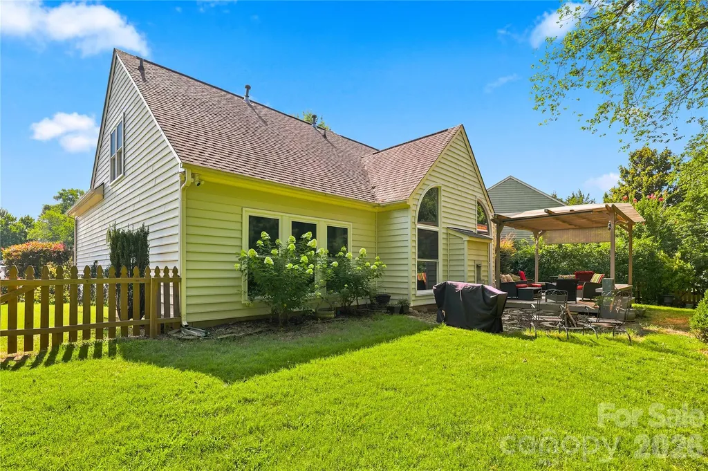 8600 Fieldcroft Drive Charlotte NC 28277