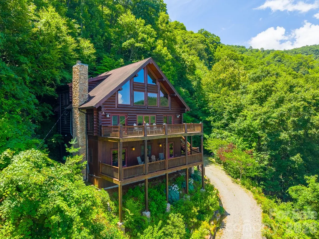 92 Falcons Peak Lane Whittier NC 28789
