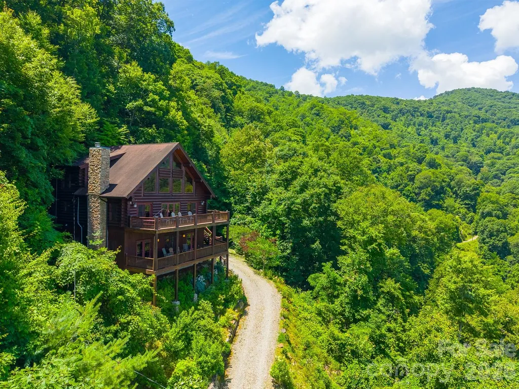 92 Falcons Peak Lane Whittier NC 28789